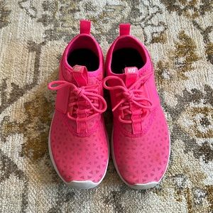 Nike Juvenate pink sneakers 6.5